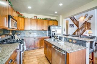 Mtn Views and Private Hot Tub Granby Group Getaway! - 2