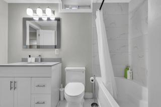 6BR house near Shops, Transit, Hwy and GO - Mississauga - 3