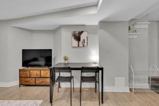 6BR house near Shops, Transit, Hwy and GO - Mississauga - 1
