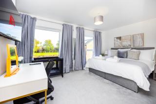 New 3 Bed House, Sittingbourne, Sleeps 7, Contractors, Families , Weekly and Monthly Offers - Sittingbourne - 4