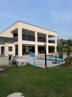 Paradies Villa - - 0
