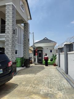 D'EXQUISITE APARTMENTS -Ibadan - 3