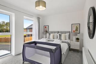 OFFERS 3 Bed House with Free Parking Ideal for Contractors or Relocation Stays Sittingbourne - Kent - 2