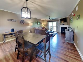 Peaceful River View Cedar Lodge 604 - 6