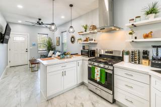 Small-Town Charm and Patio Dining Home in Madera! - 8