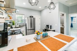 Small-Town Charm and Patio Dining Home in Madera! - Madera - 4