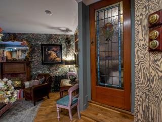 Pass the Keys Magical Mews Hideaway: Quirky Cottage Experience - Glasgow - 1