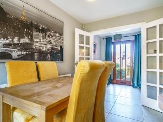 Pass the Keys Beautiful 3-Bed Riverside Townhouse w Parking - Belfast - 3
