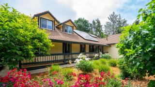 Private Rooms Garden Resort - Cloverdale - 1