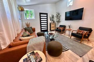 Casa Agave, 2 Bedroom, 1 Bath Guest House, with 3 Beds & Game Room - Vista - 1