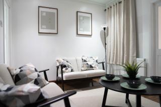 Modern, Cozy 3-bed House in London perfect for families, contractors and groups! - Londra - 9