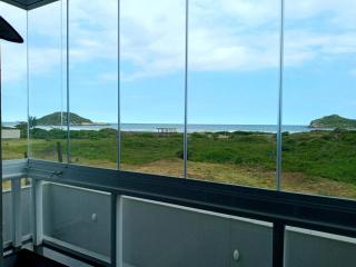 Apartamento de Frente para o Mar com Vista Incrível da Praia da Vila, Piscina e Varanda com Churrasqueira - Imbituba - 1