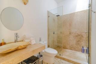 Unwind at Villa Magdalena, private villa with 3 bedrooms, rooftop pool and fast Wi-Fi for digital nomads - Tulum - 3