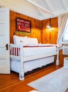 Cottage 1-2 - 2 Bedroom / 1 Bath End Unit - Wolfeboro - 7