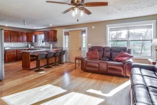 Peaceful Russell Springs Home with Fire Pit and Pond! - 6