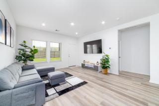 Freshly Built 4BR Home in North Houston - 9