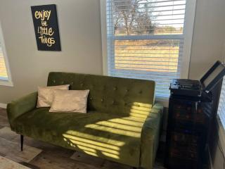 Texoma Getaway - Tiny House on a Pharm - - 2