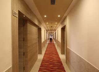 Nidhivan Sarovar Portico Vrindavan - Vrindāvan - 1