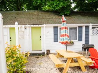 Cottage 4 - 1 Bed w/ Loft / 1 Bath & Courtyard - Wolfeboro - 0