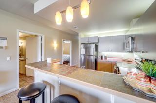 Walk to the Lake Chelan Condo with Mtn Views! - 3