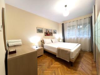 SisterHood Rooms- Shared Bathroom - Tirana - 3