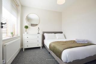 Modern Unique and Spacious 6 Bed with parking for 5 - Cringleford - 5