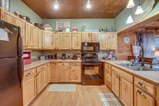 40-Acre, Off-Grid Wakefield Retreat with Gas Grill! - Wakefield - 2