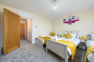 Wilkinsons Home-Free parking, Perfect For Contractors & Weekend getaways, Near London City Airport & Excel - London - 0