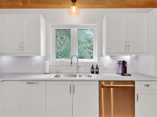La Chataigne - Wilderness waterfront escape - Val des Monts - 1