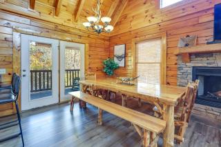 5 Mi to Dtwn Cabin with Hot Tub in Pigeon Forge! - 4