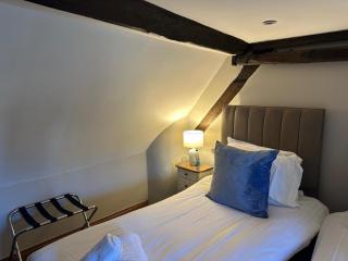 The Plough B&B - Bourton on the Water - 3