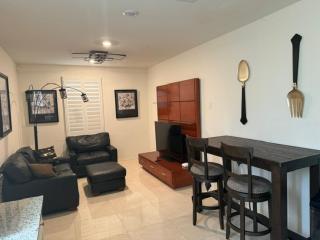 Elegant Retreat with Private Luxurious Gen Suite - Menifee - 5
