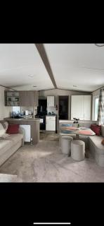 Luxury 6 Berth Holiday Caravan - 4
