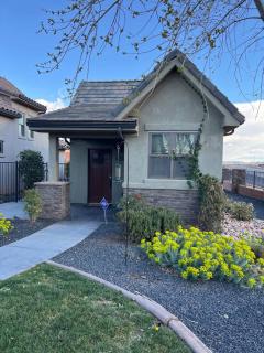 Cozy Cottage Getaway - Zion and Pool Access - 7