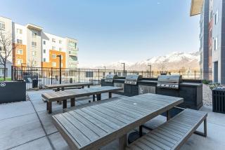 King Bed - Hot tub - Gym - 65 TV - Draper - 8