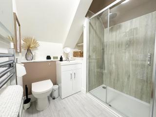 NEW Edwin Bing Mews -Luxury City Centre Home - FREE Parking - 2