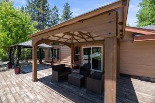 Moonridge Retreat - 6BR, Walk to Bear Mountain, Foosball Table, BBQ - Big Bear Lake - 7