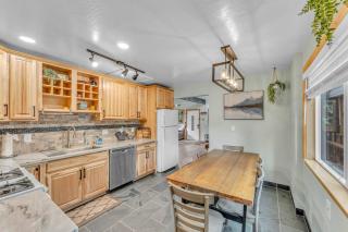 Tahoe City Retreat Forest Views and Fireplace - Tahoe City - 1