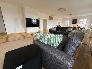 Family Apartment with very large living room - 0