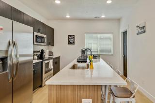 Spacious townhouse - Mins to Downtown SLC - Garage - Salt Lake City - 8