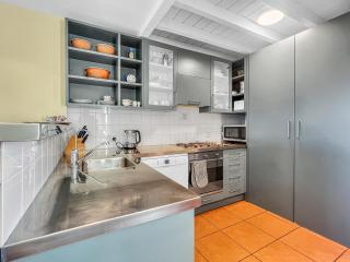 Waterfront 2-Bedroom Harbour View Apartment - Akaroa - 3