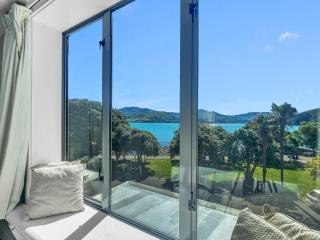 Waterfront 2-Bedroom Harbour View Apartment - Akaroa - 1