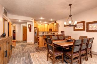 KBM Resorts Fantastic 1 level3Bdrm walk to Main and Town Lift private hot tub AC. TPC-102C - Park City - 3