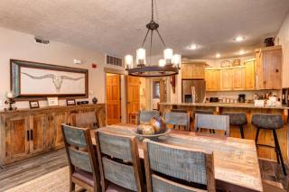KBM Resorts Fantastic 1 level3Bdrm walk to Main and Town Lift private hot tub AC. TPC-102C - Park City - 2