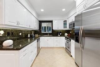 Walking from the beach 3Br Villa - 5