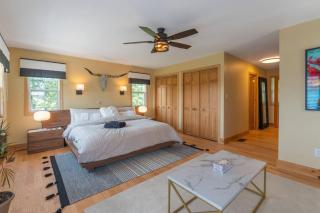 Luxury Hillside Farmhouse on The Bay of Quinte - Belleville - 9
