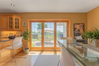 Luxury Hillside Farmhouse on The Bay of Quinte - Belleville - 1