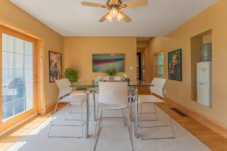 Luxury Hillside Farmhouse on The Bay of Quinte - Belleville - 2