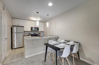 Stylish 1BD Apartment with Resort-Style Pool&Gym - Plano - 3