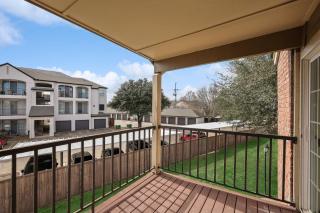 Stylish 1BD Apartment with Resort-Style Pool&Gym - 4